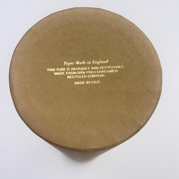 Authentic Burberry Tube gift box - Picture 2 of 3